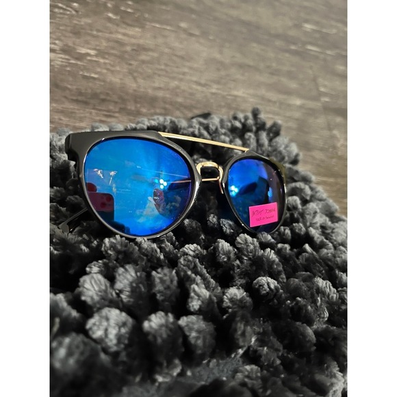 Betsey Johnson Sunglasses‎ Blue Tint NWT - Picture 1 of 4